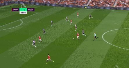 c罗|4-1，曼联成功登顶！C罗疯狂表演：2球刷爆8大纪录，母亲激动落泪