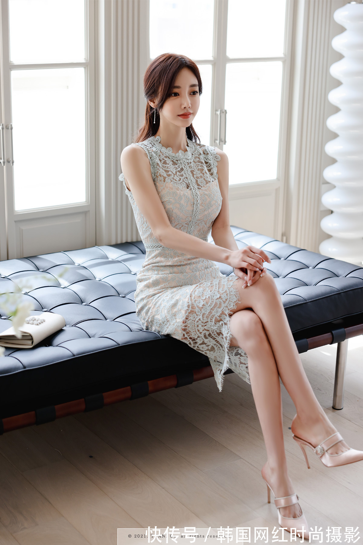 高跟鞋|女神孙允珠高清时尚搭配:薄荷色花雕连衣裙,高级的优雅美