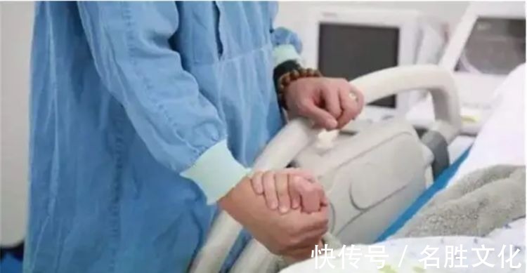 孕妈|“超怂丈夫”陪产火了,全程紧闭双眼碎碎念,妻子生完再收拾你