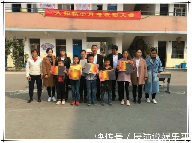 人手|孩子领回第一张奖状,看清上面的字后,宝妈怒了:坑娃不识字?