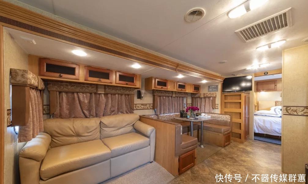 老年|徐凫岩步云谷,这个悬崖边上的房车营地,只需要自驾1小时