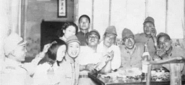 小姐|慰安所内花天酒地的日本鬼子,慰问梅西的“美国小姐”,5张历史罕见照