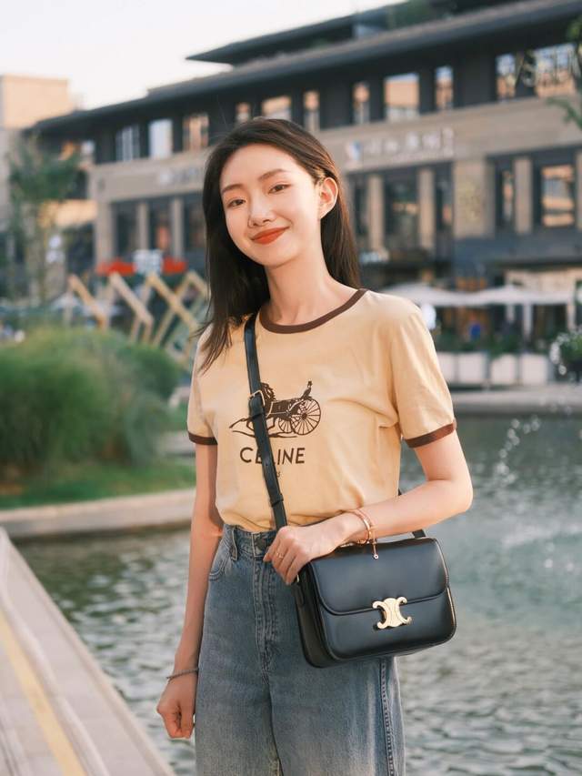 穿搭|秋天想穿出高级感，这几种搭配颜色方法得学会，能让你又飒又美