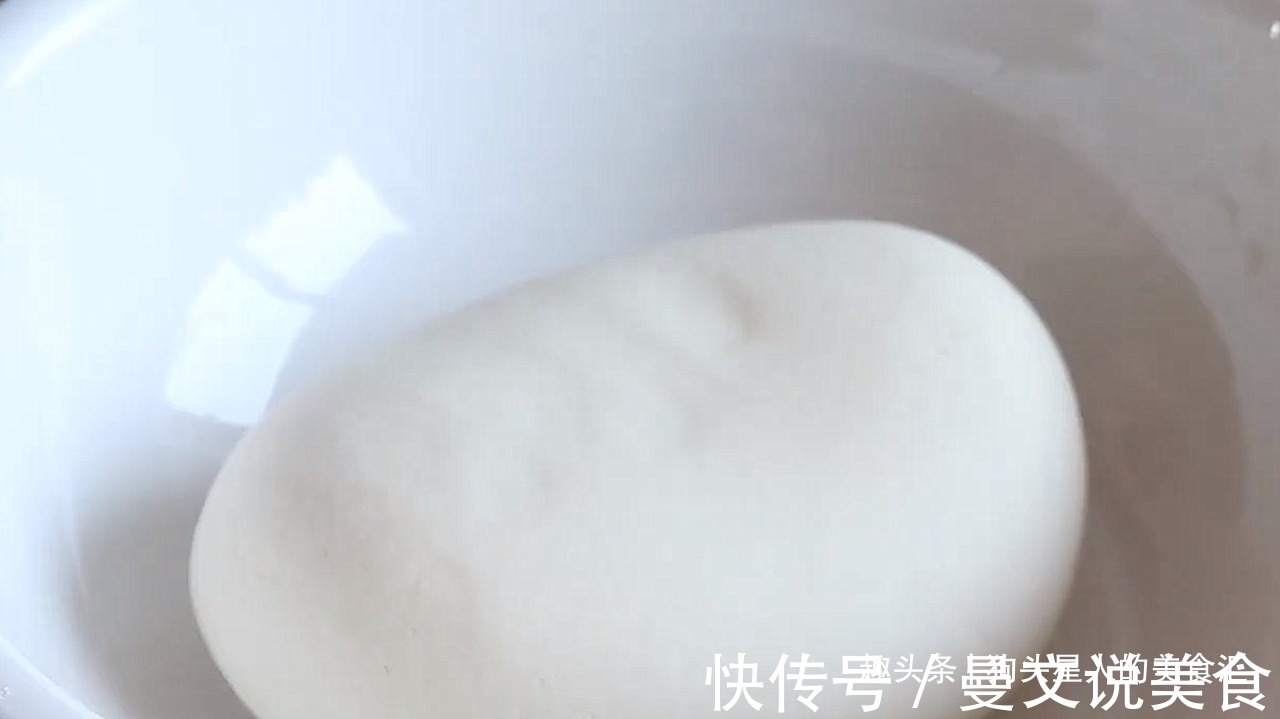 我家隔三差五做这锅菜卷,松软鲜香易消化,层层裹着馅料,太香了