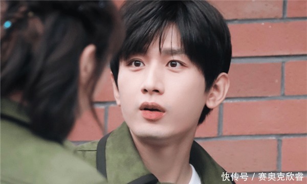 参加|成毅资源开挂,录完《跑男》后参加《快本》,同台嘉宾都是人气王