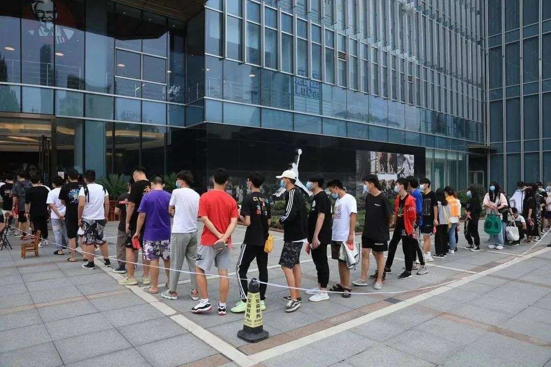 公域太卷，私域凸显，大牌尖货涌入小程序