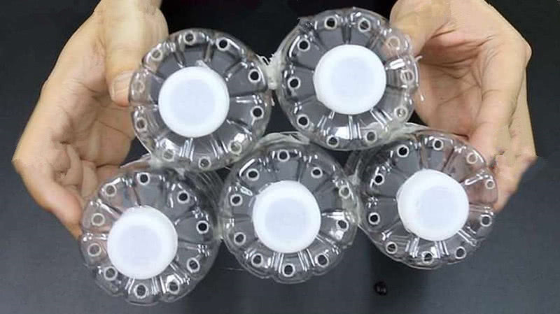 热熔胶枪|5个塑料瓶粘贴在一起,放在厨房里,谁进了厨房都夸好