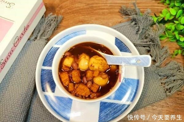 做红薯甜汤,多加两样食材,营养更丰富,一周二三次,暖手暖脚