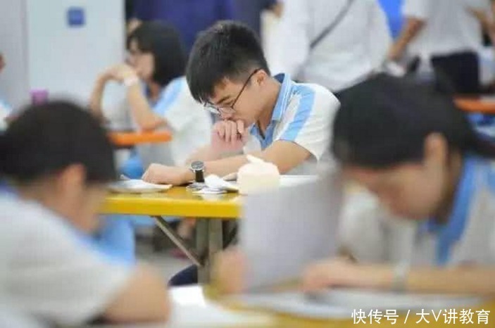 学生成绩好，靠的是天赋还是后天的努力，老师说出实情