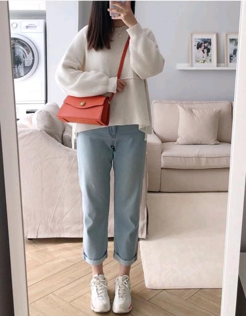 微胖女生变瘦变美，选择一松一紧的穿法就够了，搭配简单却有味道