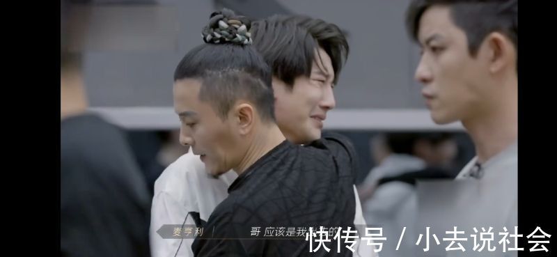 乘風破浪的姐姐|人氣最低敖犬不主動退出被罵到上高位熱搜微博評論區淪陷