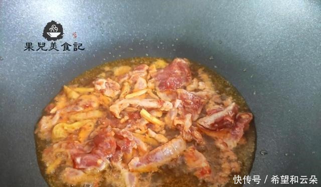  春天，用这菜炒肉，鲜香肉嫩，好吃又入味