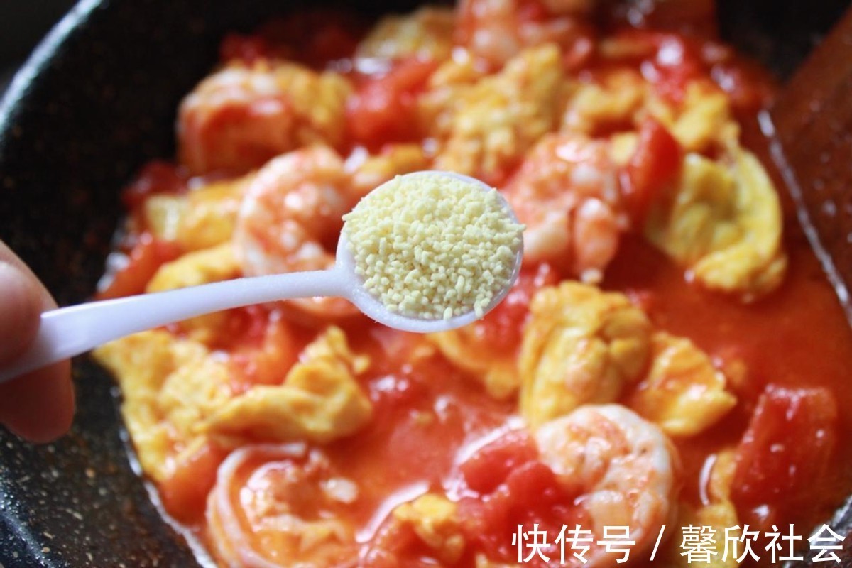 大人|番茄炒蛋时加入虾仁，味道更鲜美，营养更丰富，大人孩子都爱吃
