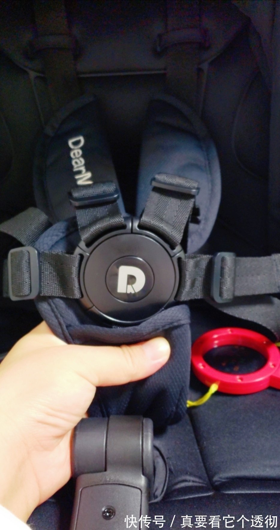 选错婴儿车导致6月龄宝宝脊椎变形!不同月龄选购婴儿车,有讲究