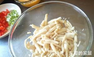家常开胃菜谱，茄汁海鲜菇滑蛋，做法简单，美味下饭，吃不够