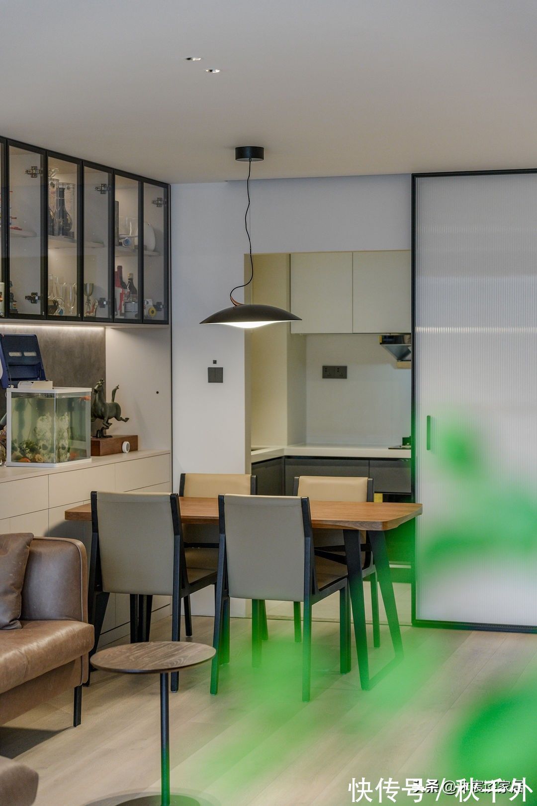 沐宸|越来越多年轻人选择客厅不装电视,还真别说,这样的家出彩又实用