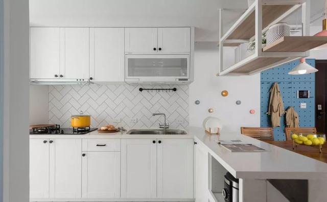 洞洞|112平北欧三室,入户的整体柜,立体地砖,洞洞墙,很有创意!