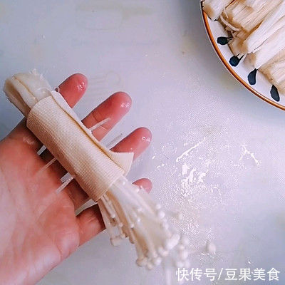 #清香麻爽秒入魂#金针菇豆皮卷,鲜香麻爽,好吃的没得说