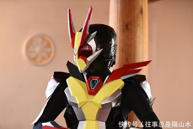 假面骑士:少女自制皮套cos伊兹版零二,这才是漫迷心中的零二