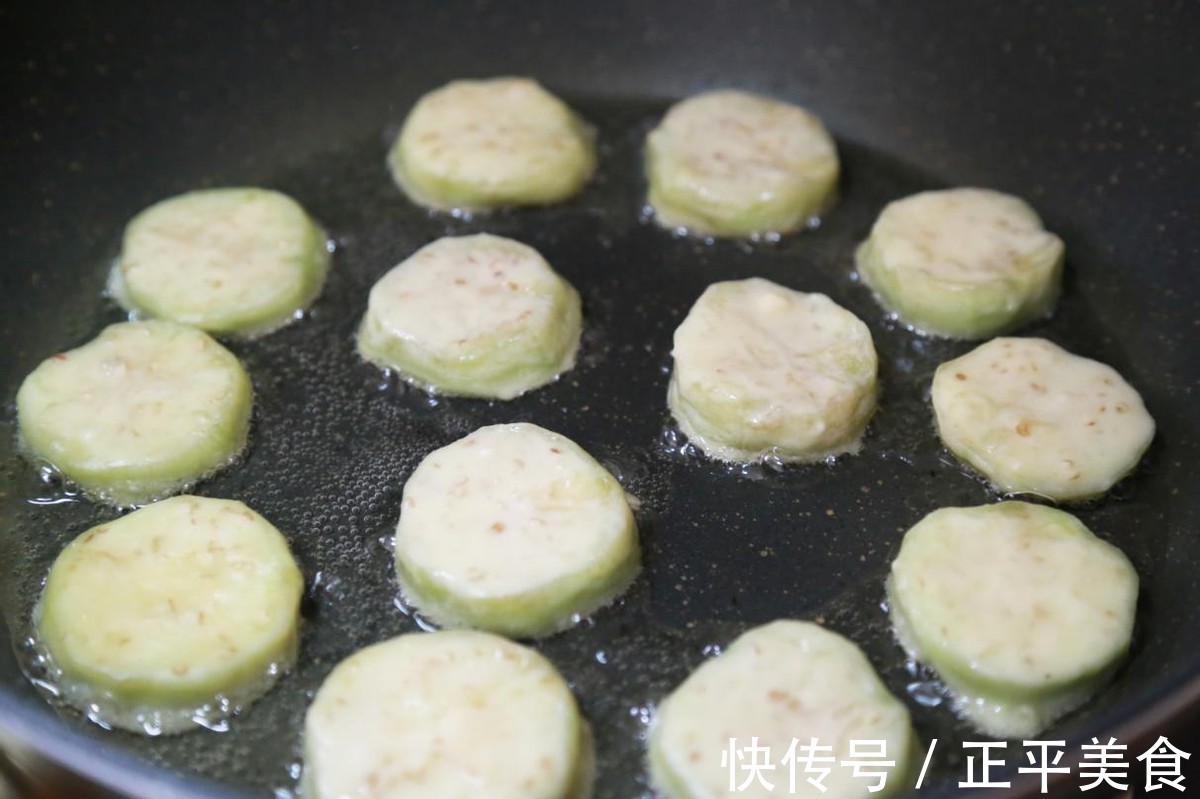 面糊|外焦里嫩煎茄饼，低卡美味放心吃，建议孩子多吃