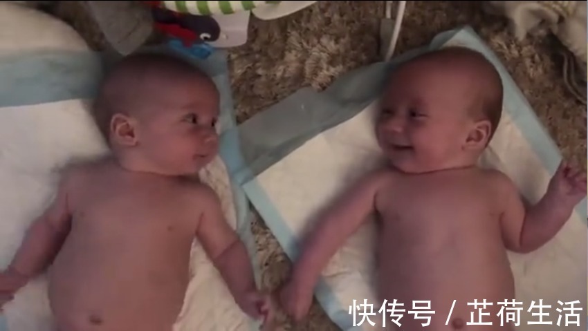 qiu|四个月大的双胞胎宝宝愉快的聊天火了,网友:这交流的真毫无障碍