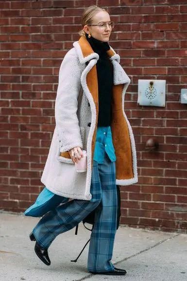  流行|“马丁靴”失宠了？“大衣＋这双鞋”正流行，时髦又显高！