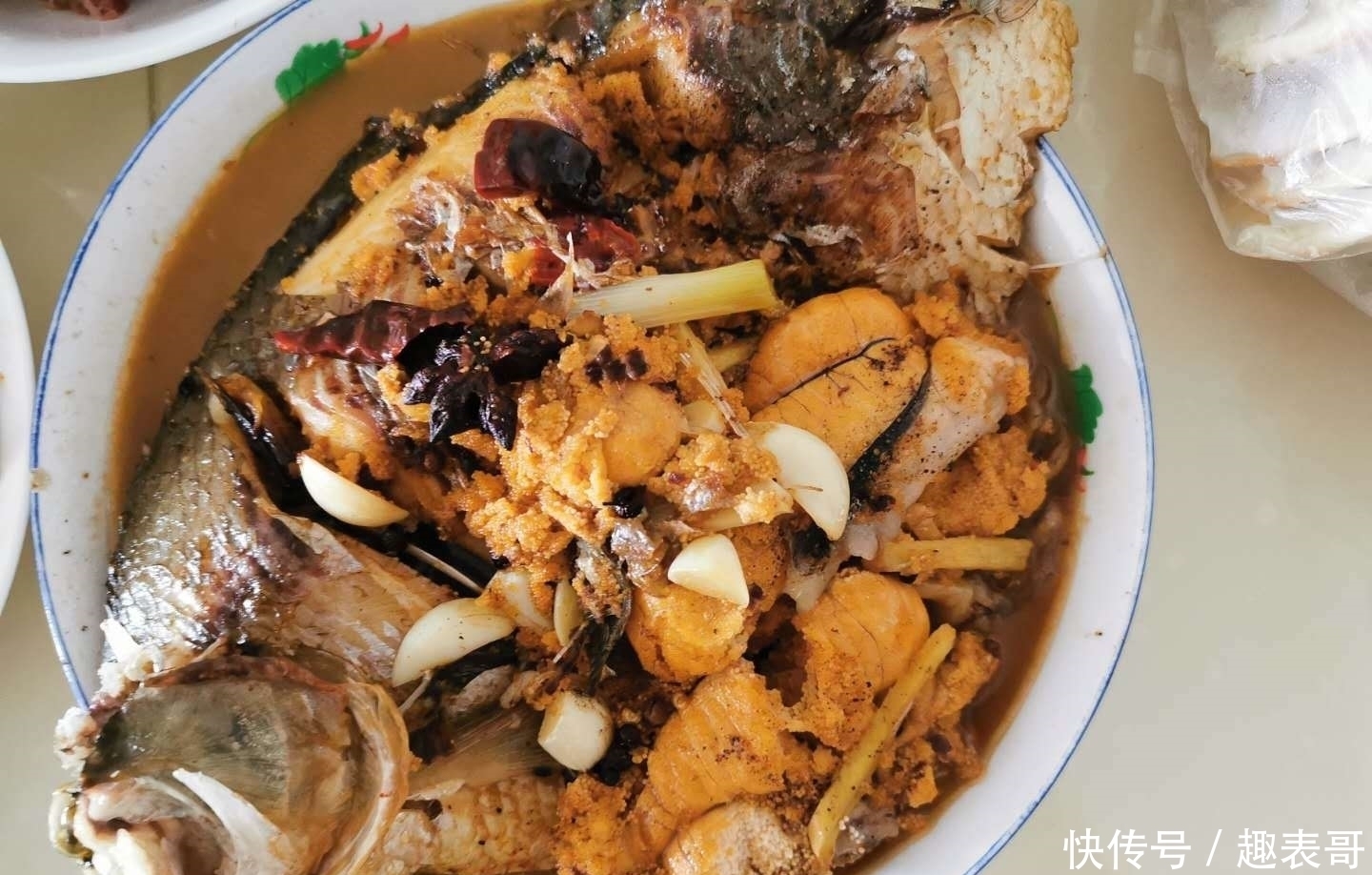 排骨|婆婆花300元做了10道菜,一桌摆不下,儿媳这在南方要1000块