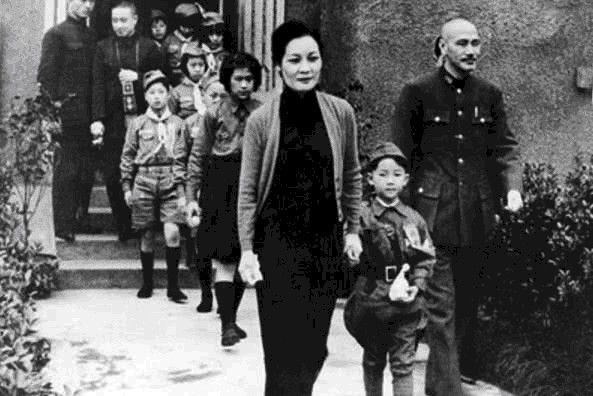 张学良|19岁就是少将的他,25岁时跳过中将,直接晋升为上将!