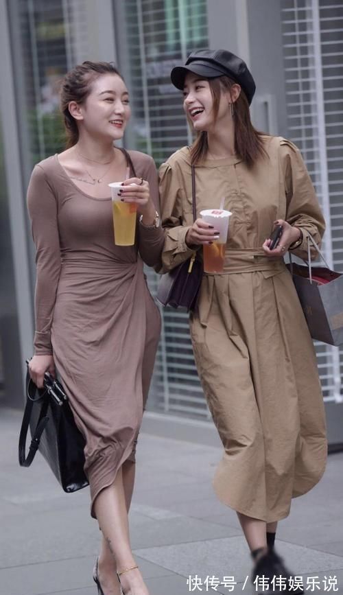 小姐姐|一对漂亮的闺蜜,说实话,还是穿紧身裙更好看