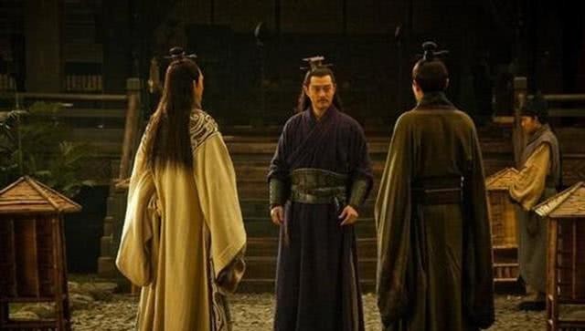 谋权|为什么孙策死后,周瑜甘愿辅佐孙权,而没有谋权篡位呢?