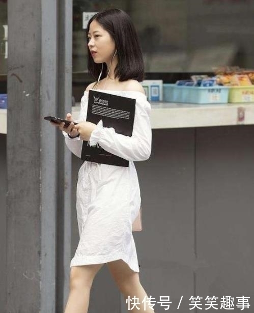  感觉|街拍：紧致身材的小姐姐，走路自带气质，让人心动的感觉