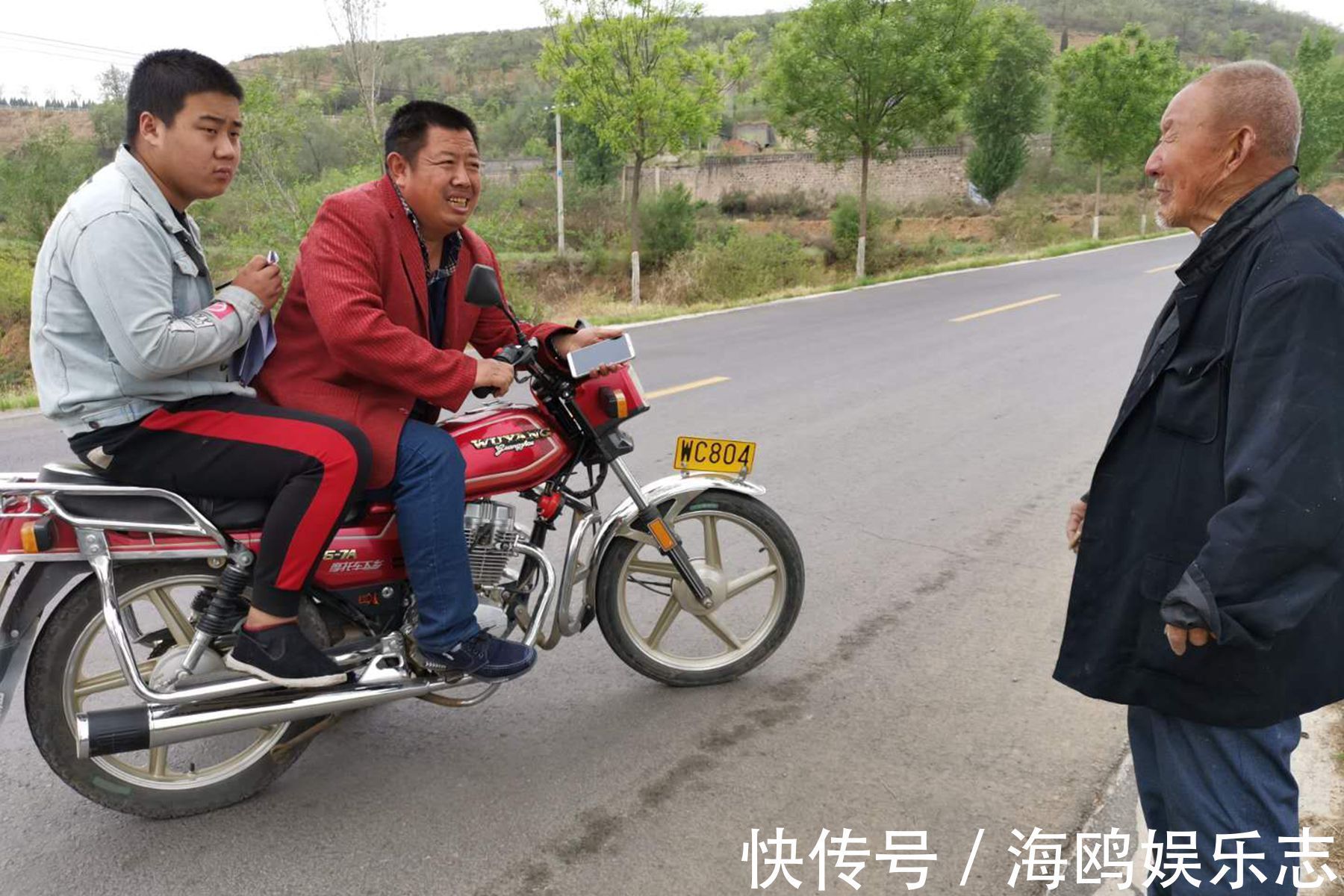 手指甲|农村7旬老人独身生活20年，手指甲长的惊人，看他生活成啥样