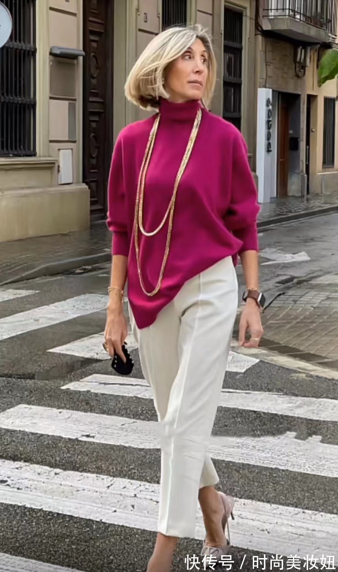 浅色系|女人无论多大年纪,穿衣都要精致高级,看50岁的她气质出众