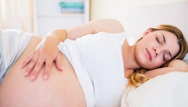 左侧卧位|孕肚左右不均衡可能是这三种原因导致的，孕妈早知道早预防