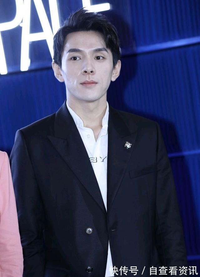 小助理|口红一哥“李佳琦”居然已经和小助理领证!