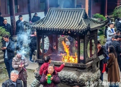 天台山|为何在做手术时，医生要求患者把衣服都脱光？护士偷偷说了真相！