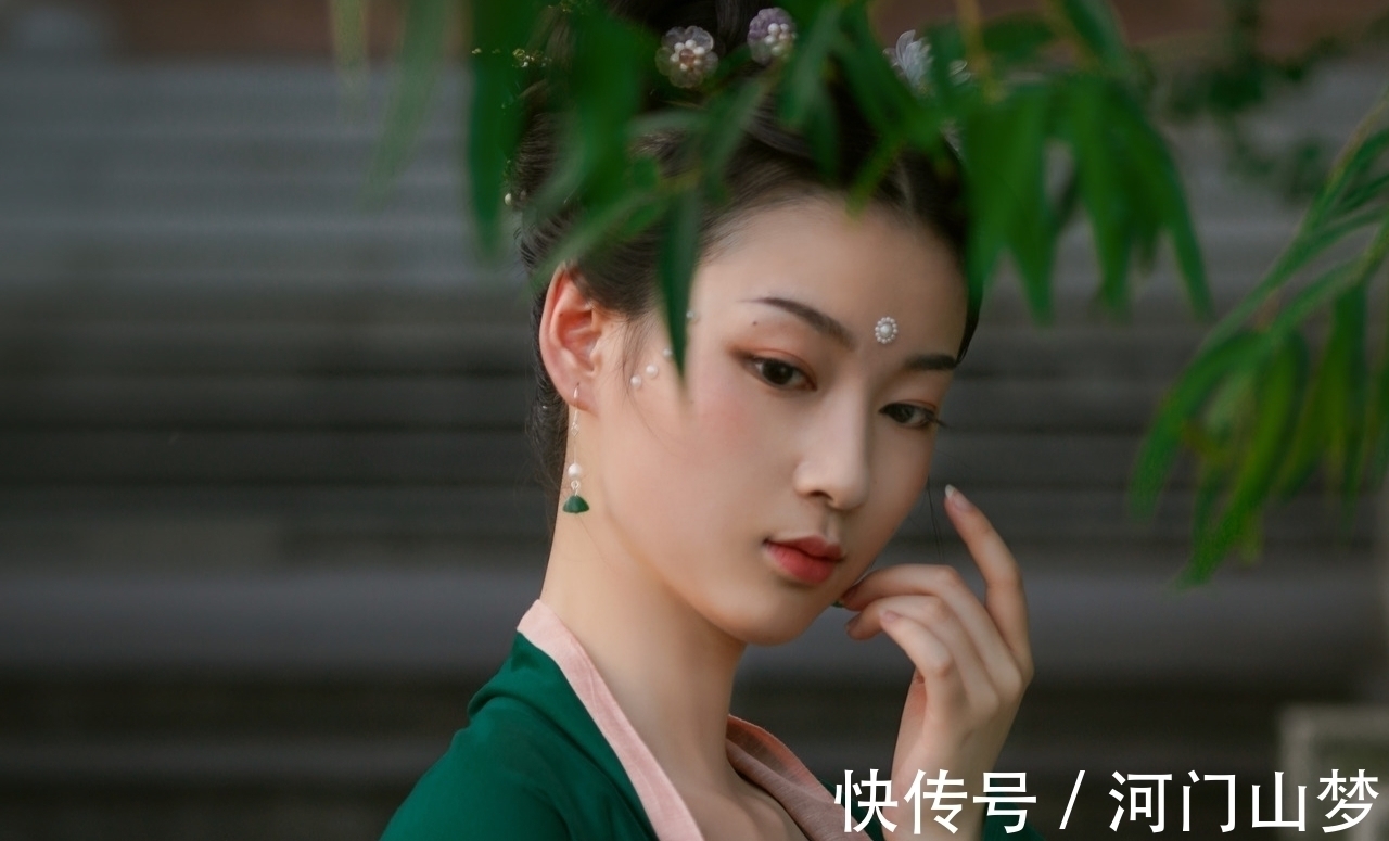 伴子#中秋吟·七绝:今宵拂去关山月,酬谢长风伴子归