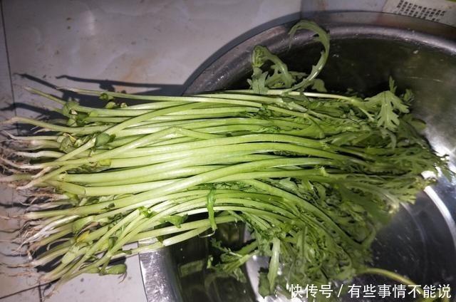 天冷了,常吃它,有润肺止咳功效,我家一周吃四次