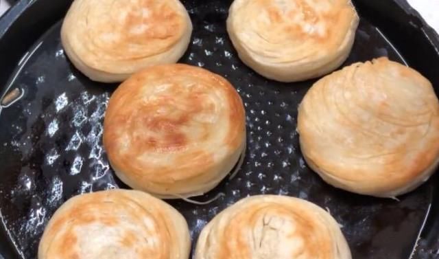 千丝饼这样做最好吃,柔软筋道层次多,一做就是3锅,每锅吃干净