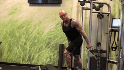 肱四头肌|微胖不是胖是性感,164斤丹麦“辣妈”,练出肌肉臀腿,性感迷人