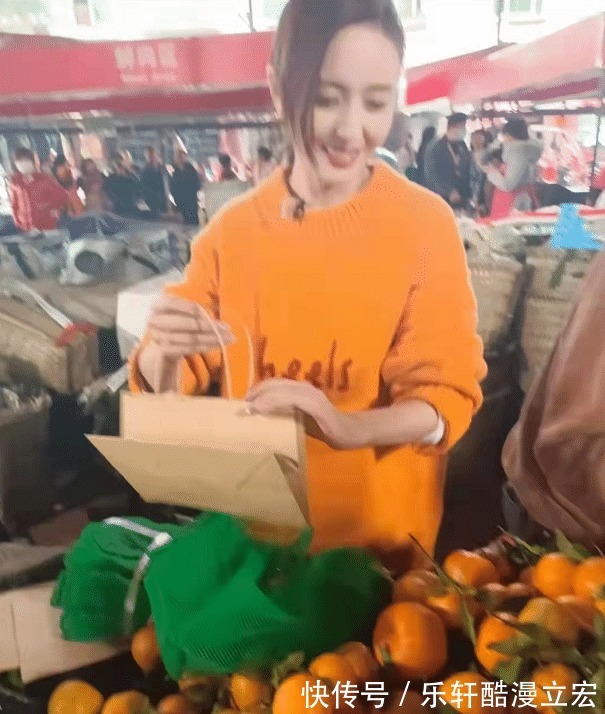 佟丽娅黄渤陈赫等菜市场录节目,丫丫化身“水果西施”真人超美