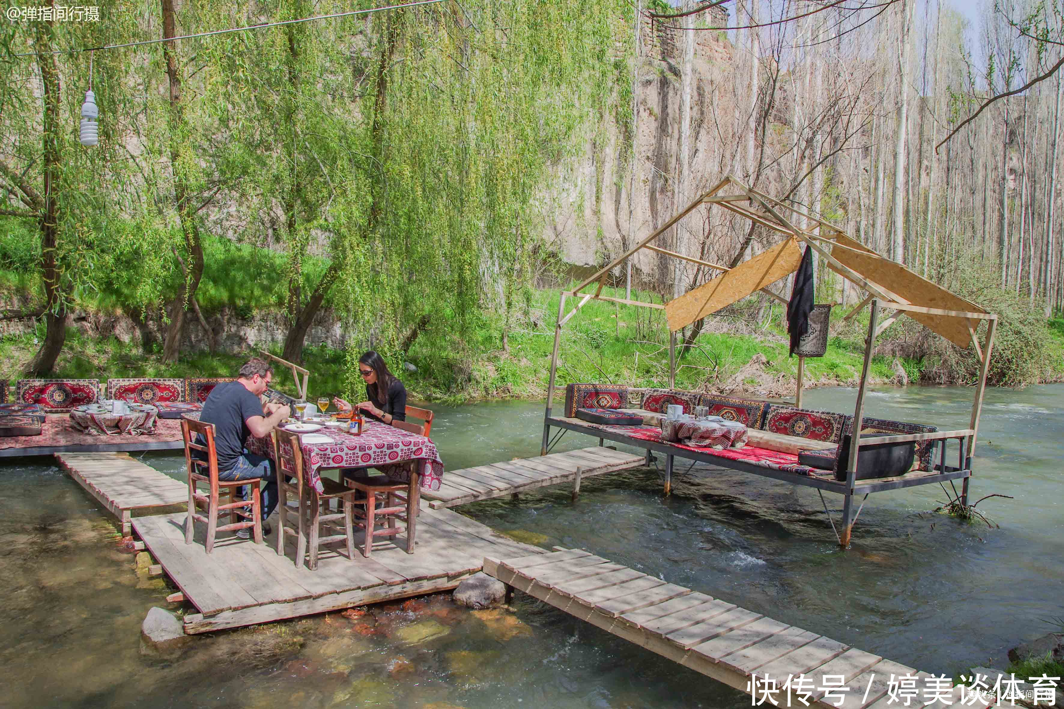 土耳其有条神秘峡谷，是原始绝美的徒步秘境，游客可坐在水中用餐