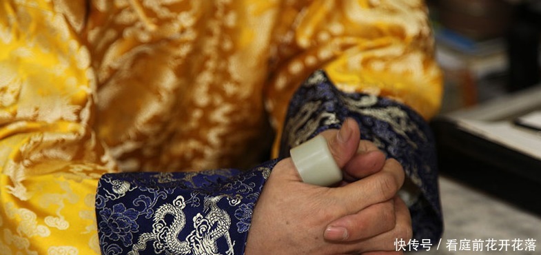 价值|男子佩戴价值上亿扳指,专家要求上交,得到6个字后无语!