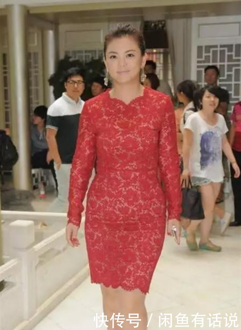 面料|为什么别人穿蕾丝是高级性感，你却穿成了“窗花”，关键在这几点