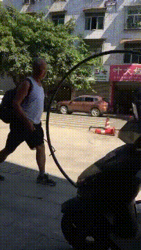 |搞笑GIF:这几位老奶奶,搁古代,任何一位都是将军级别的