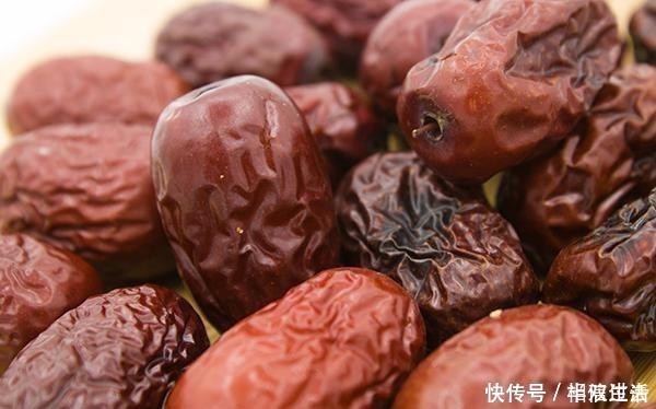 黄芪泡水|没事喝点黄芪泡水,好处会接连出现,但喝不对也伤身,禁忌了解下