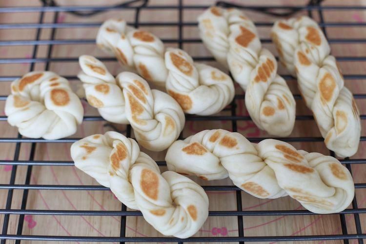 花卷不要总是蒸着吃，用平底锅做的花卷，酥脆好吃