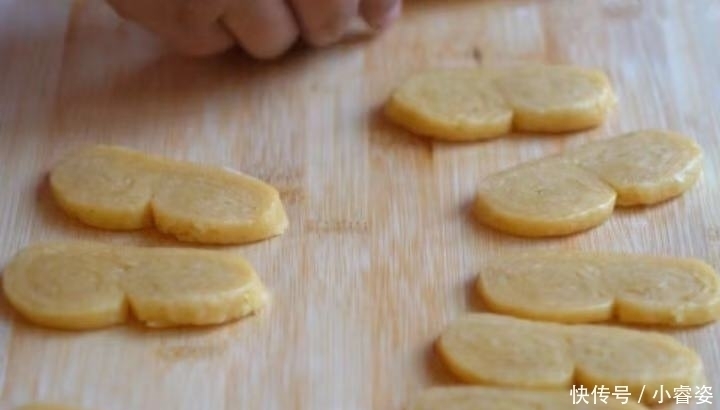 它是我家最受欢迎的面食，我一周做3回，回回吃干净，还嫌做得少