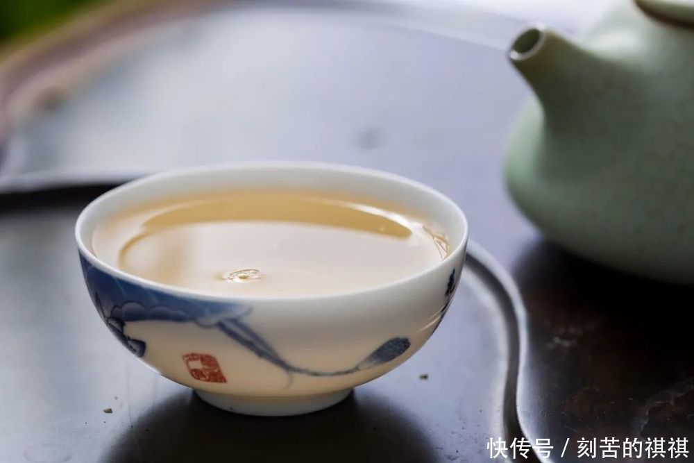 喝茶,一分钟解渴,一小时休闲,一个月健康,一生长寿