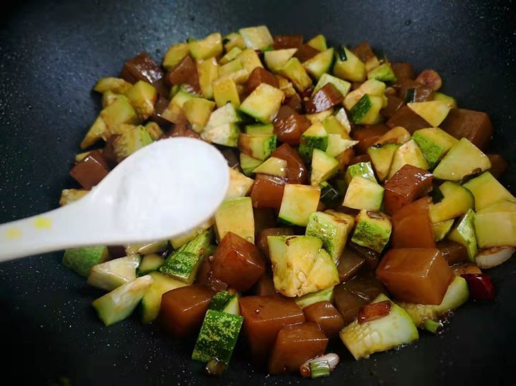 黄瓜|这菜是肠道清洁工,一周吃两次给身体做个大扫除,便宜又鲜美!